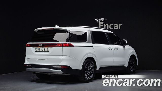 Kia Canival 2023 — photo 2
