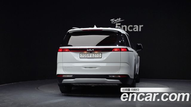 Kia Canival 2023 — photo 4