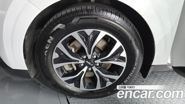 Kia Canival 2023 — photo 5
