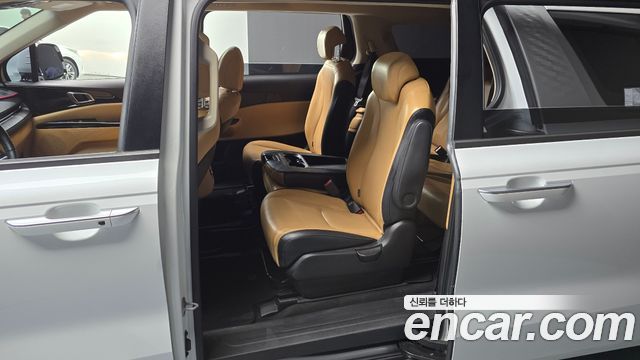 Kia Canival 2023 — photo 11