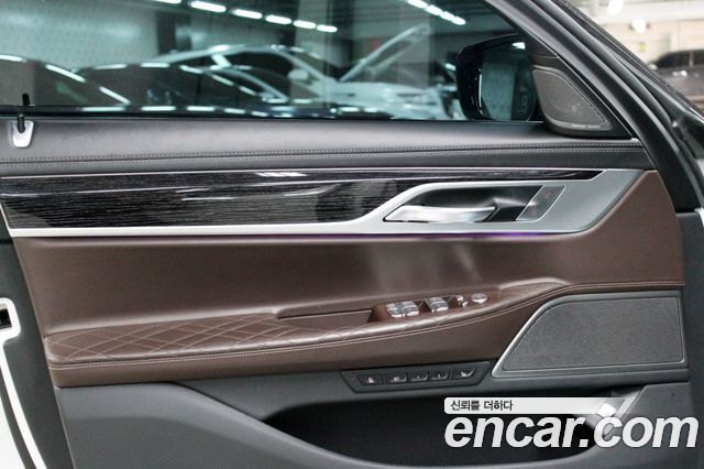 BMW 7-Series 2020 — photo 7