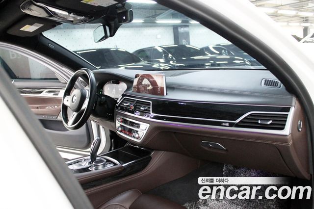 BMW 7-Series 2020 — photo 10