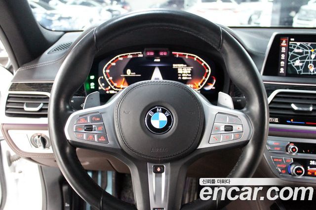 BMW 7-Series 2020 — photo 13