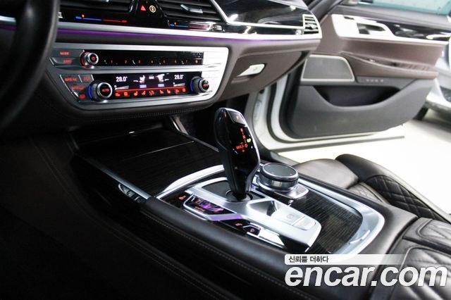 BMW 7-Series 2020 — photo 17