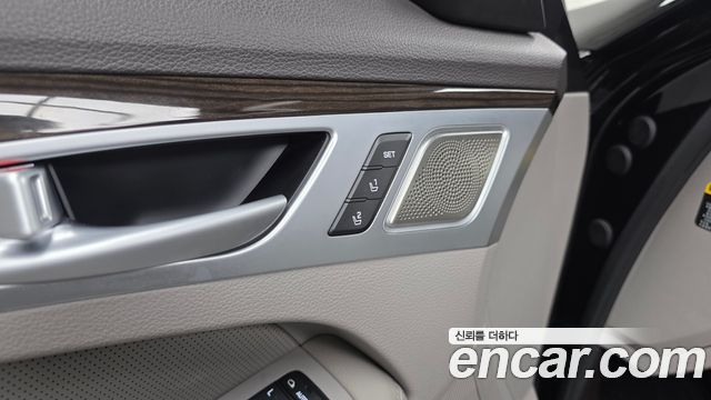 Genesis G80 2017 — photo 16