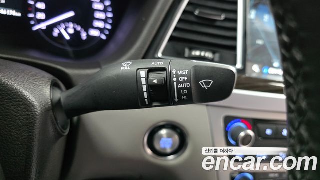 Genesis G80 2017 — photo 18