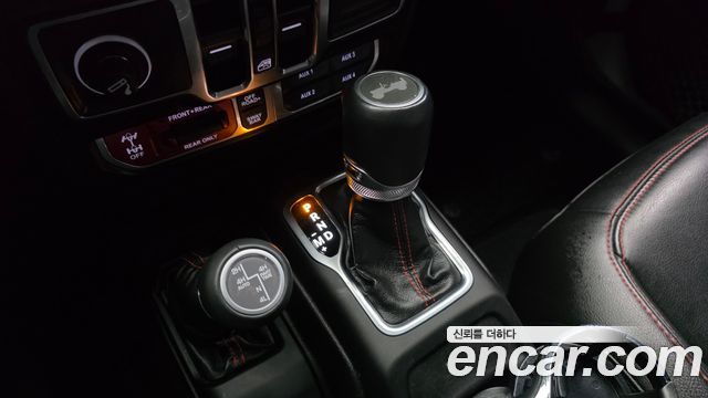 Jeep Wrangler 2022 — photo 9
