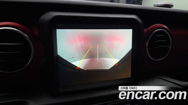 Jeep Wrangler 2022 — photo 15