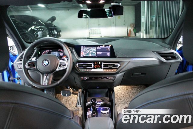 BMW 1-Series 2023 — photo 9