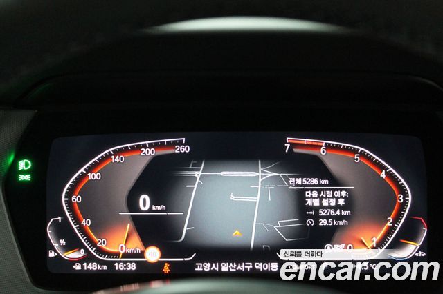 BMW 1-Series 2023 — photo 11