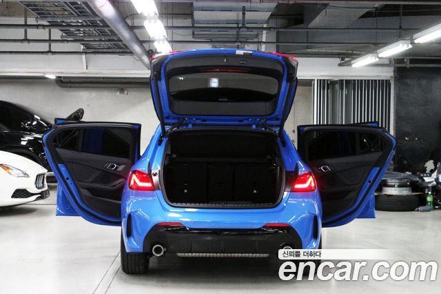 BMW 1-Series 2023 — photo 19
