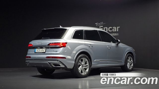 Audi Q7 2021 — photo 2