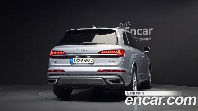 Audi Q7 2021 — photo 4