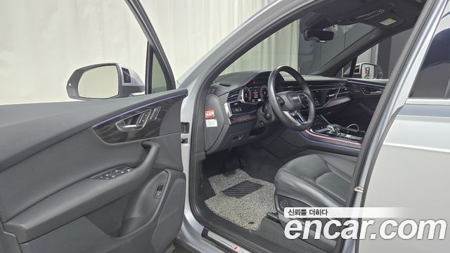 Audi Q7 2021 — photo 13