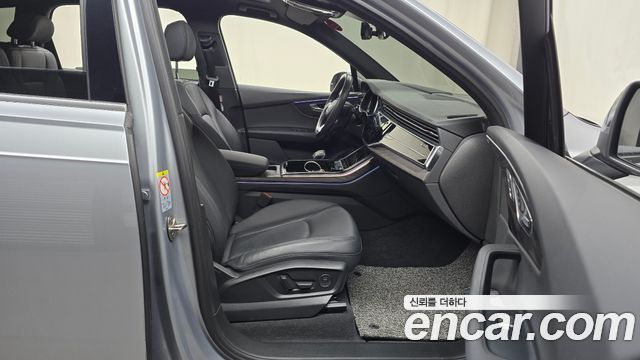Audi Q7 2021 — photo 17
