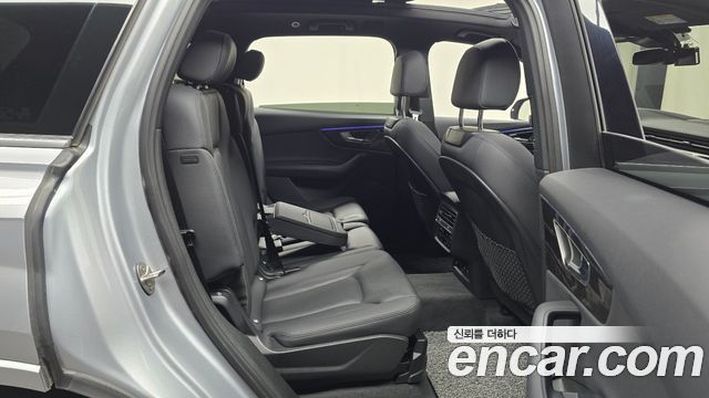 Audi Q7 2021 — photo 18
