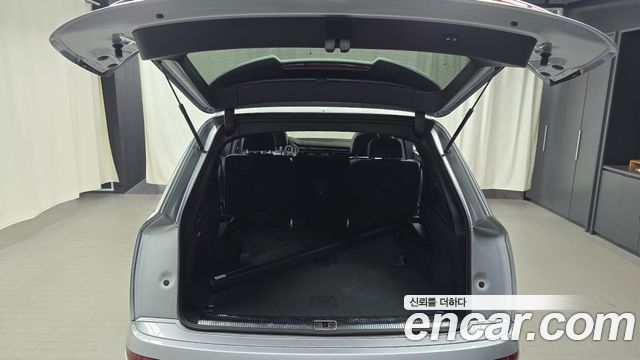 Audi Q7 2021 — photo 26
