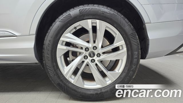 Audi Q7 2021 — photo 7