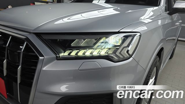 Audi Q7 2021 — photo 8