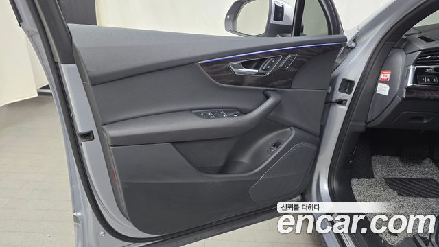 Audi Q7 2021 — photo 14
