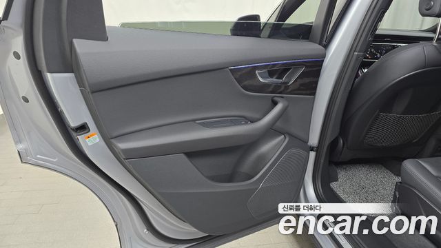 Audi Q7 2021 — photo 15