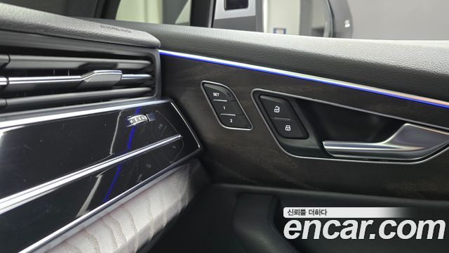 Audi Q7 2021 — photo 27
