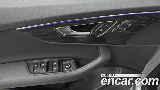 Audi Q7 2021 — photo 28