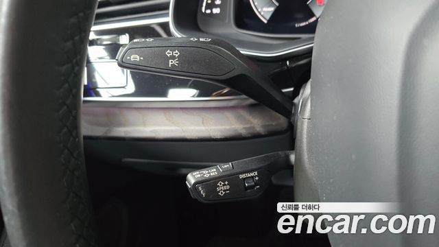 Audi Q7 2021 — photo 30