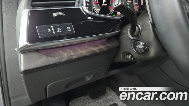 Audi Q7 2021 — photo 31