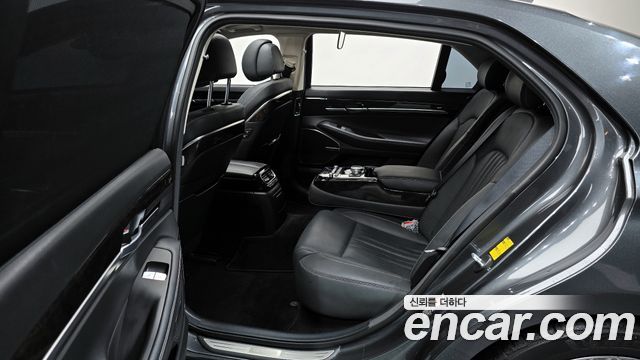 Genesis G90 2019 — photo 18
