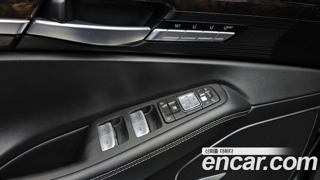 Genesis G90 2019 — photo 23