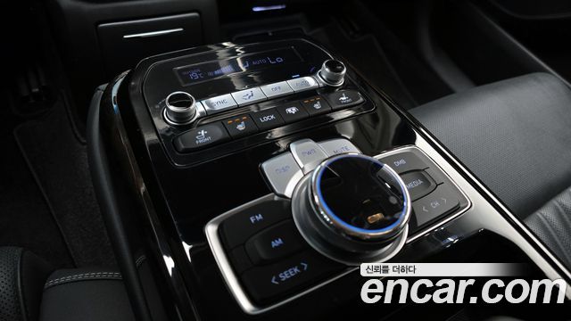 Genesis G90 2019 — photo 28