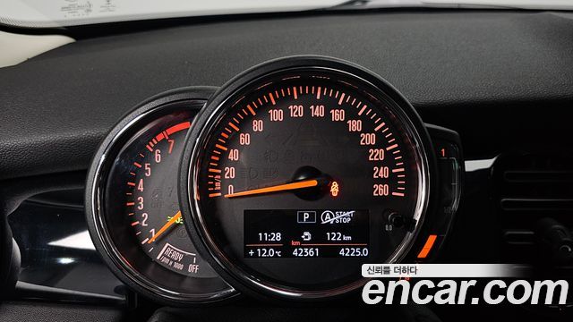 Mini Cooper 2022 — photo 11