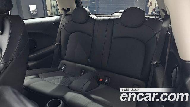 Mini Cooper 2022 — photo 17