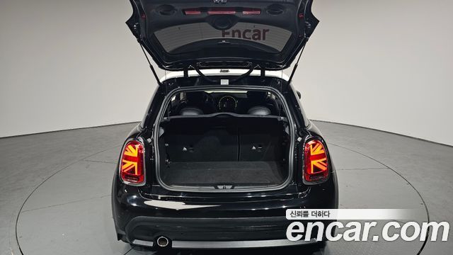 Mini Cooper 2022 — photo 26