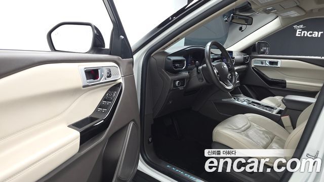 Ford Explorer 2022 — photo 17