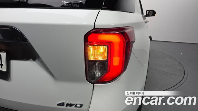 Ford Explorer 2022 — photo 9