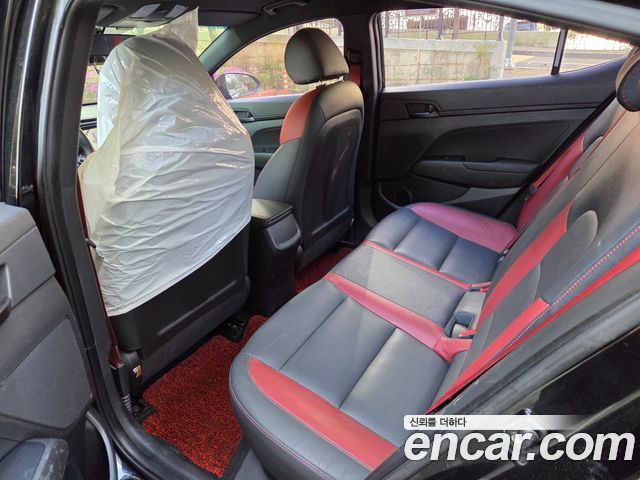 Hyundai AVANTE 2018 — photo 11