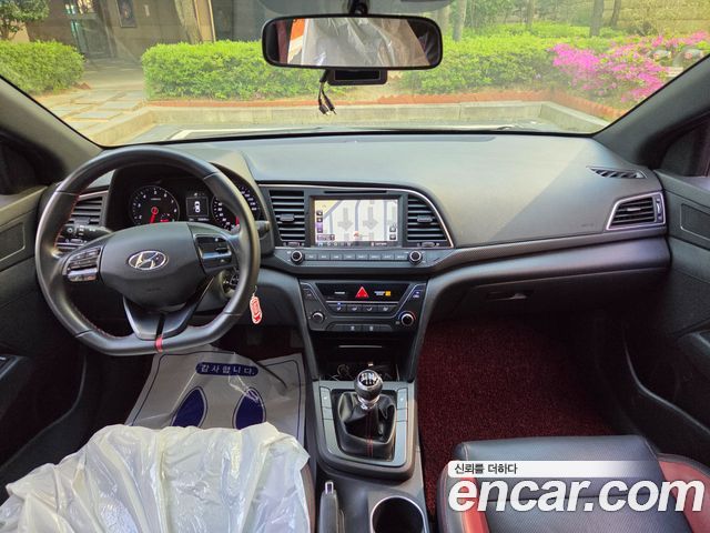 Hyundai AVANTE 2018 — photo 12