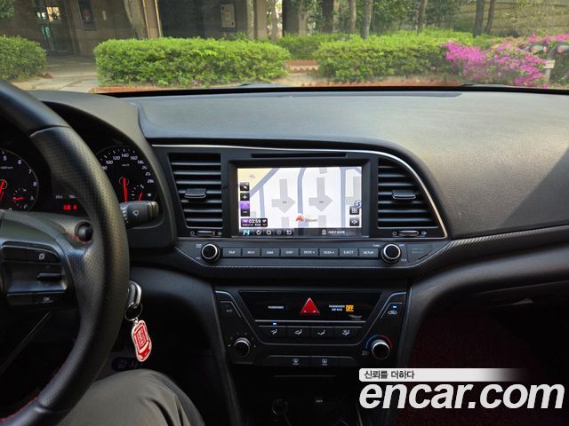 Hyundai AVANTE 2018 — photo 15