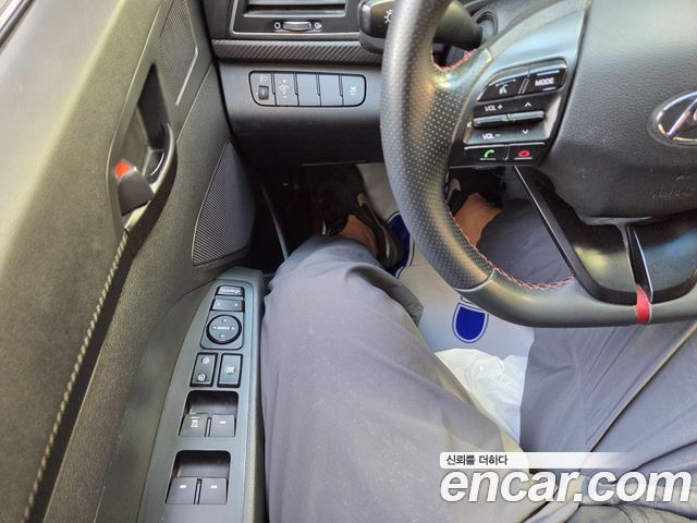Hyundai AVANTE 2018 — photo 17