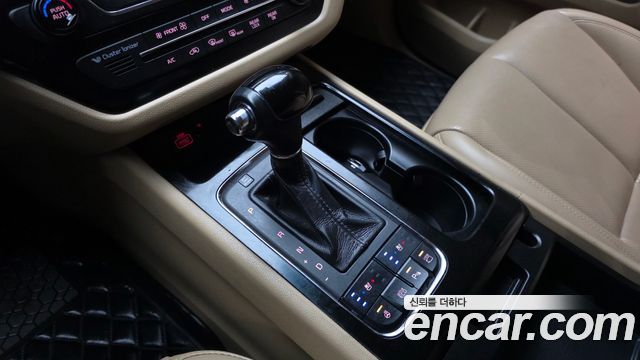 Kia Canival 2016 — photo 12