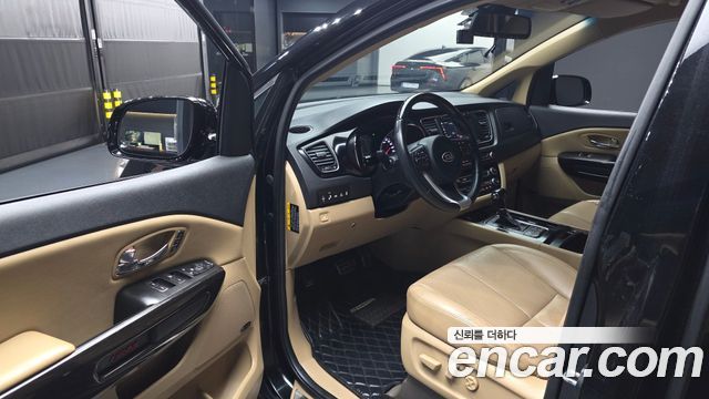 Kia Canival 2016 — photo 13
