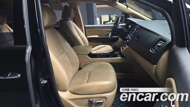 Kia Canival 2016 — photo 17