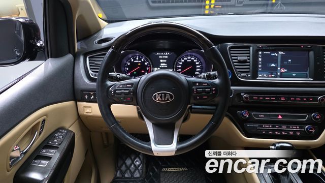 Kia Canival 2016 — photo 19