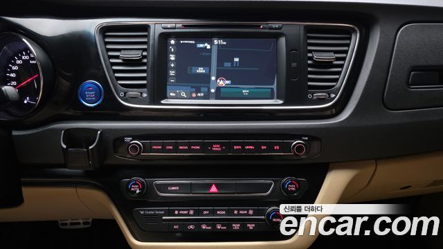 Kia Canival 2016 — photo 20