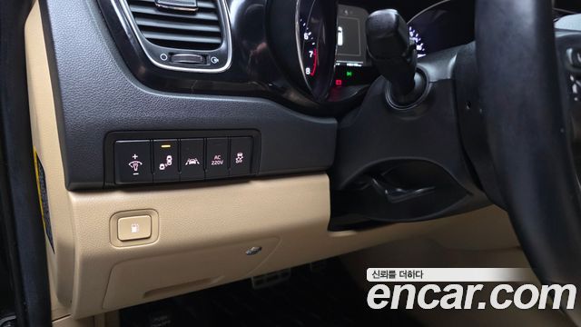 Kia Canival 2016 — photo 23