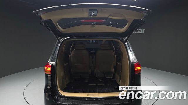 Kia Canival 2016 — photo 26