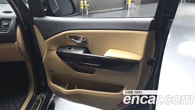 Kia Canival 2016 — photo 14