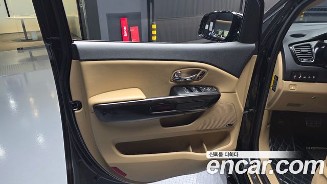 Kia Canival 2016 — photo 15